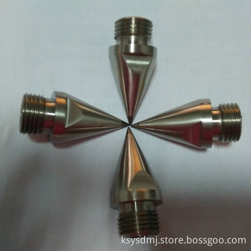 adjustable wire and cable extrusion head tips